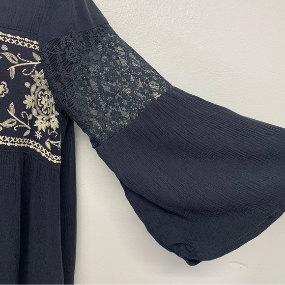 Eyeshadow Empire Top Woman Small  Blue Floral Embroidery Flowy Boho Casual Light - Picture 3 of 9